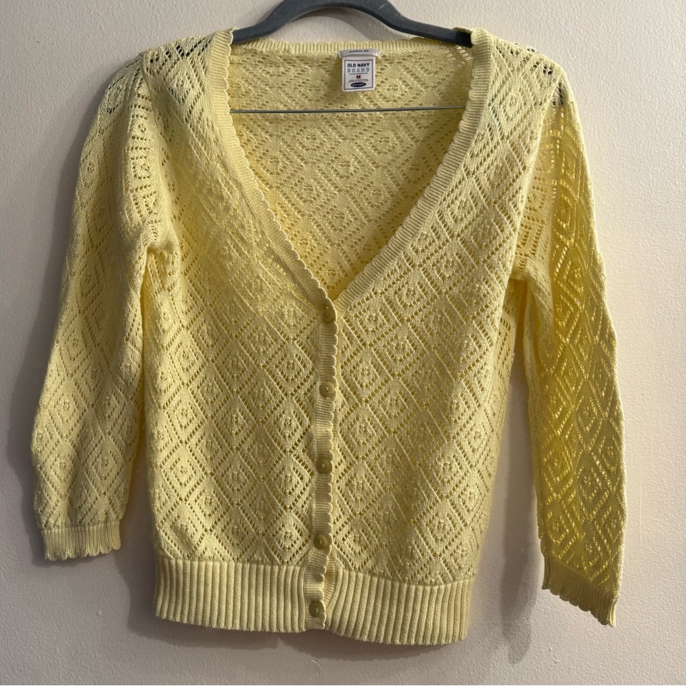 Old Navy Women’s Butter Yellow Scalloped 3/4 Sleeve Knit Cardigan Size Medium